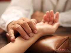 舌头下血管发紫？中医解析血瘀证与科学应对指南