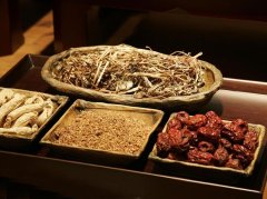 女人阴虚怎么调？3个核心方向帮你补回阴液