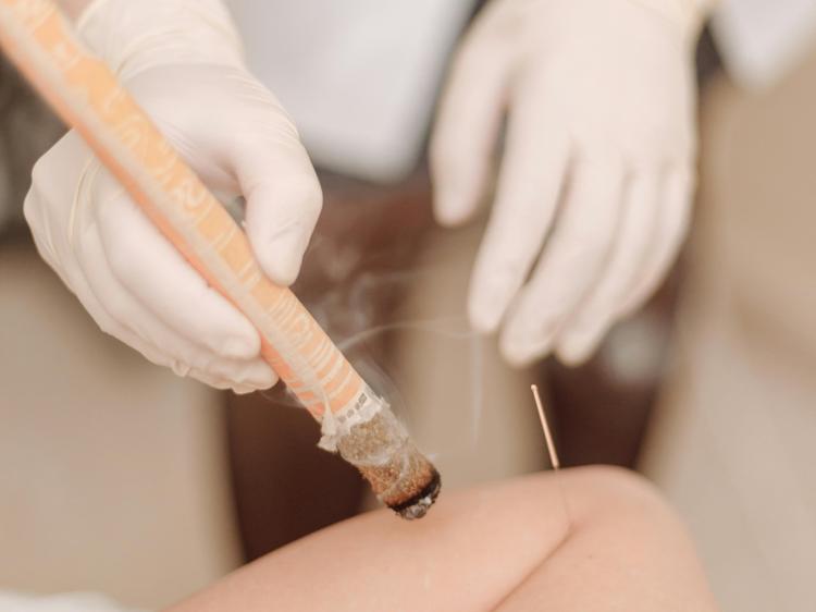 肝肾阴虚能用艾灸吗?中医专业调理指南请收好(图1) 肝肾阴虚能用艾灸吗?中医专业调理指南请收好