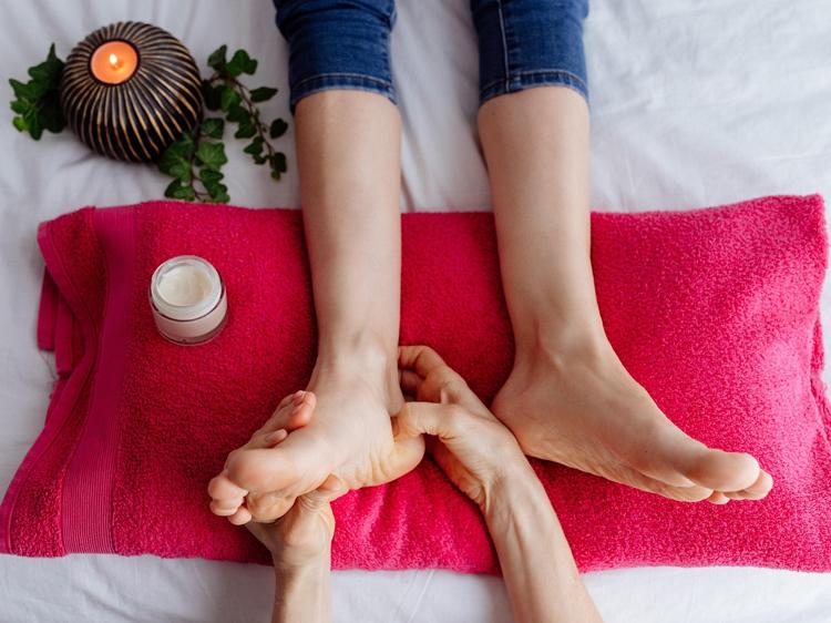 拍脚底板能保健？5个科学依据+正确方法避坑