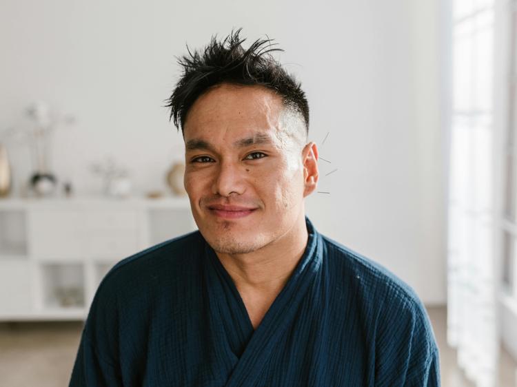 中渚穴：找对位置，轻松缓解耳鸣手麻的实用技巧